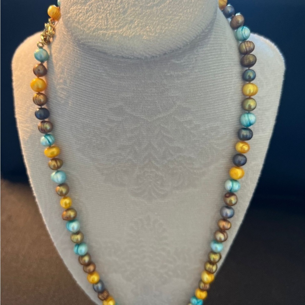 Elegant Multicolor Pearls Necklace - Picture 1 of 2